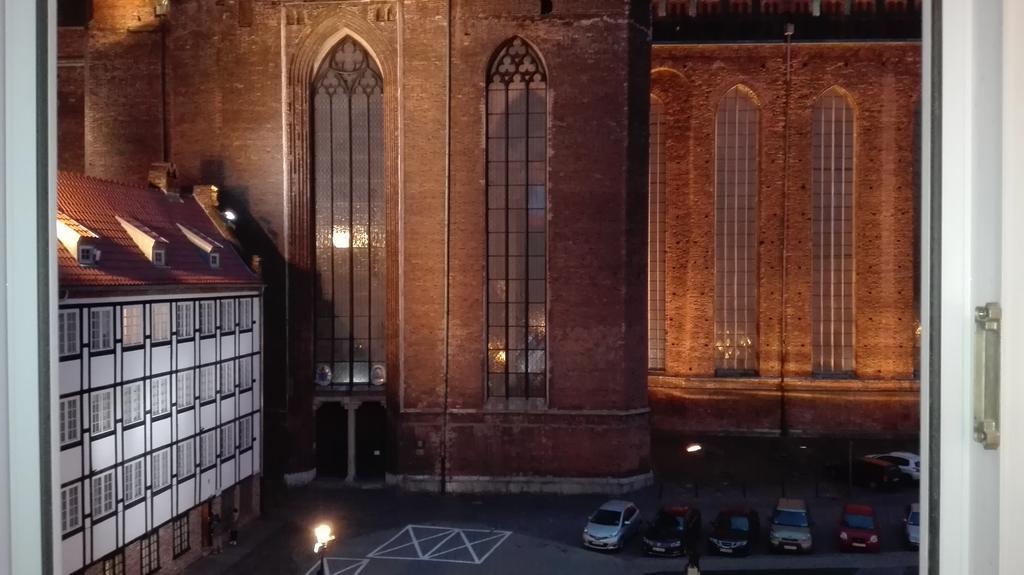 Apartment In Old Town - View Of Mariacki Church Gdansk Bagian luar foto